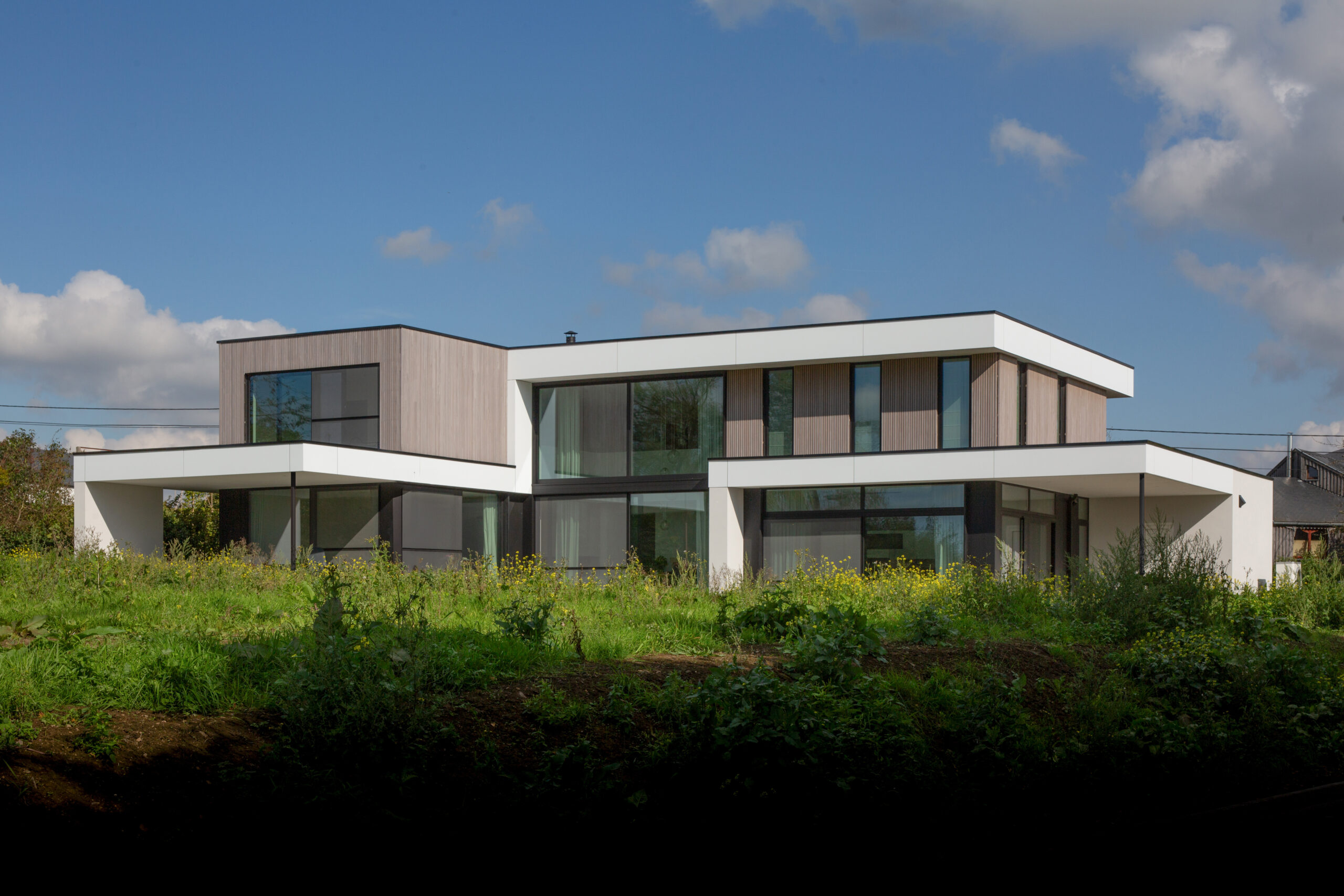 Maison Temploux Brix-Architecture Contemporain Alucobond Bardage bois Dura-Patina Chassis Reynaers